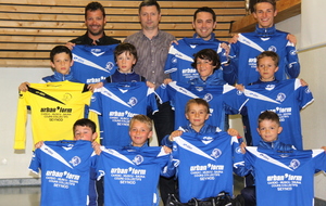 Des maillots tout neufs pour les U9