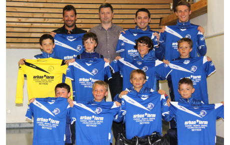 Des maillots tout neufs pour les U9