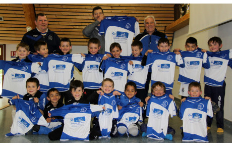 Les U7 ont reçu leurs nouveaux maillots